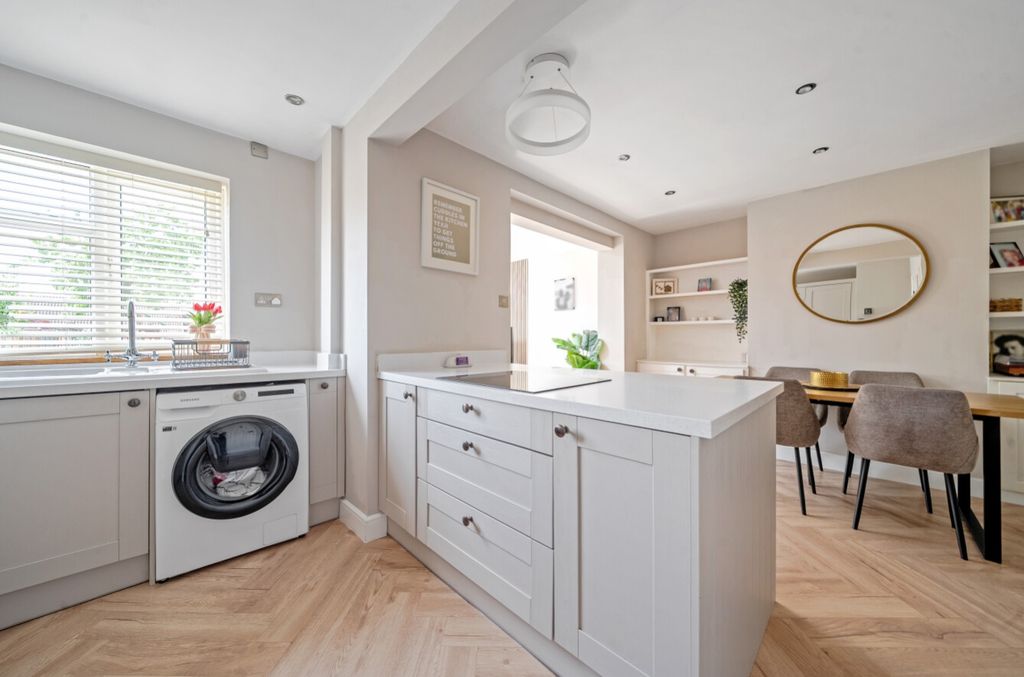 Property photo 3 of 25 1463271-15-6A1061586Ea88