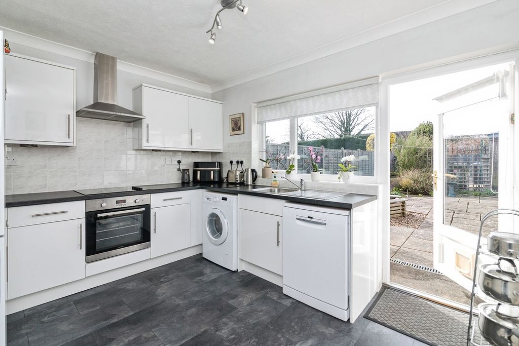 Property photo 3 of 20 Kitchen