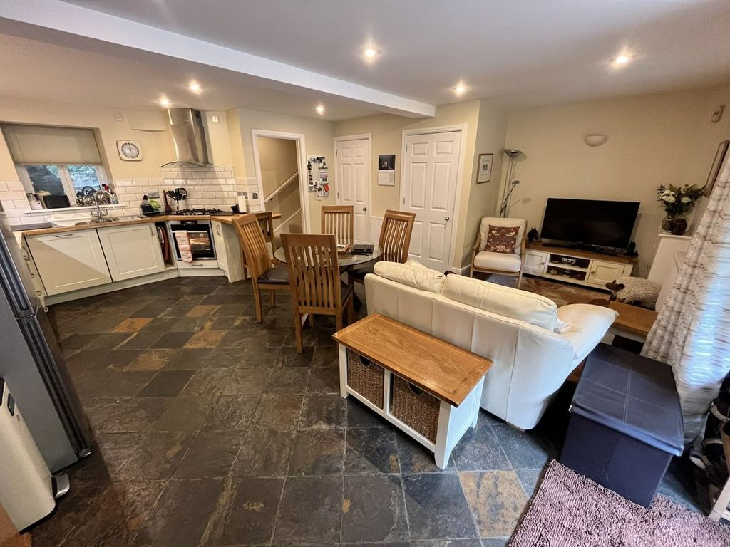 Property photo 2 of 30