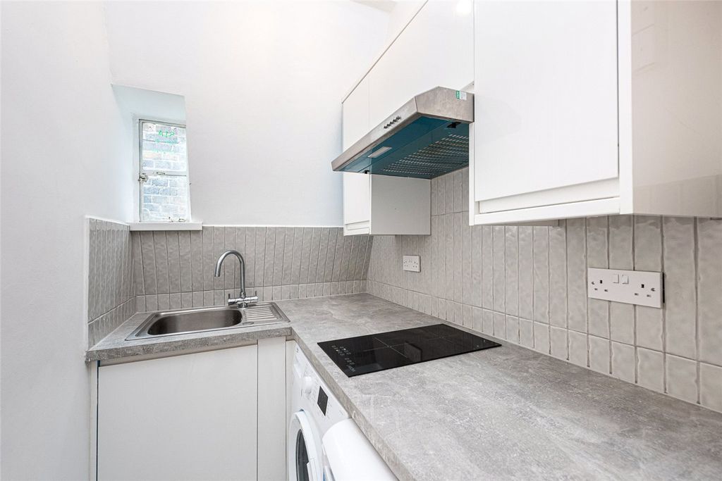 Property photo 2 of 9 Picture No. 19