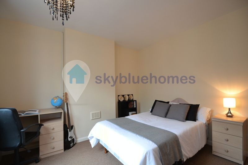 Property photo 1 of 6 Photo 4