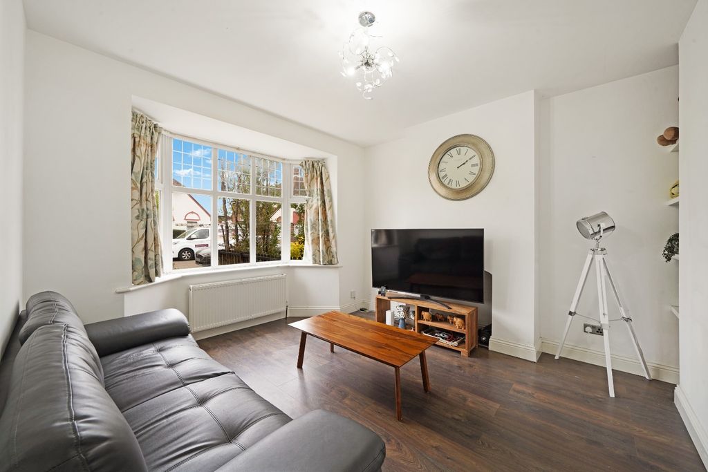 Property photo 2 of 14 5604493