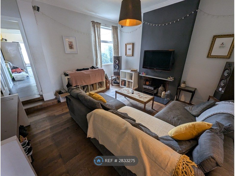 Property photo 2 of 9 Lounge 2