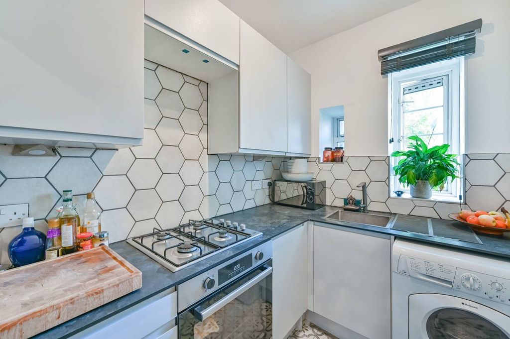 Property photo 3 of 13