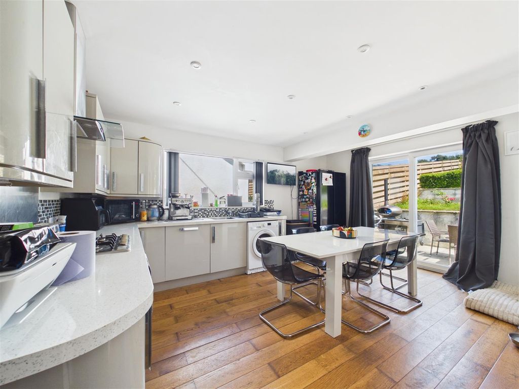 Property photo 3 of 16 Kitchen/Diner