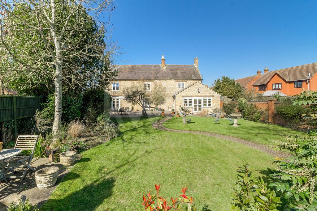 Property photo 2 of 22