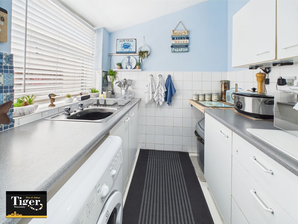 Property photo 2 of 18 Cam02176G0-Pr0582-Still002