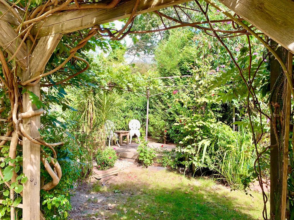 Property photo 2 of 30