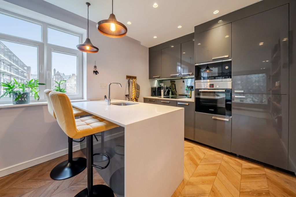 Property photo 2 of 18 Picture No. 17