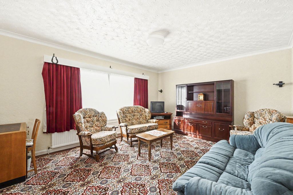 Property photo 3 of 17
