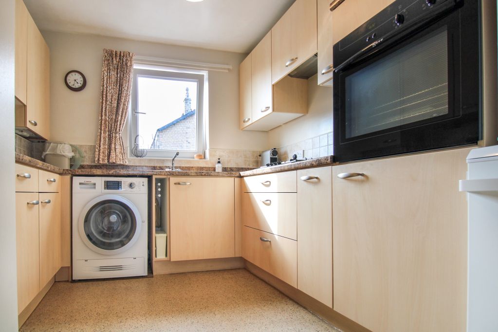 Property photo 2 of 12 Kitchen