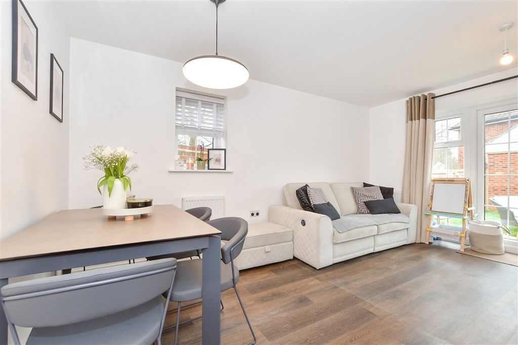 Property photo 3 of 15 Lounge