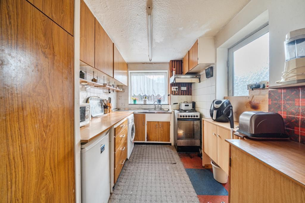 Property photo 2 of 19 Kitchen