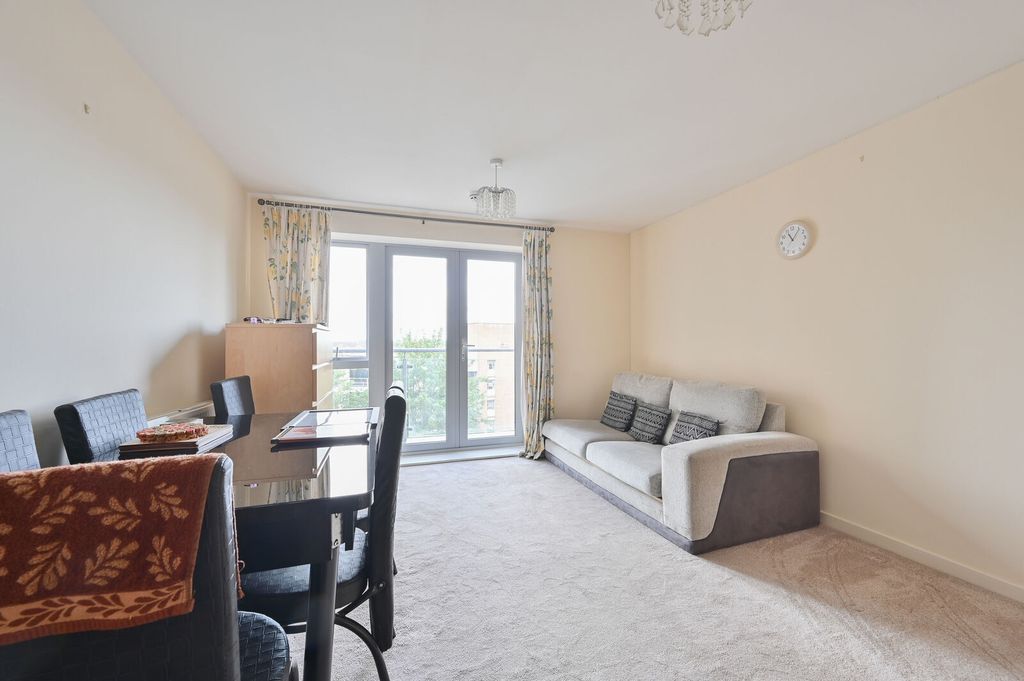 Property photo 2 of 11