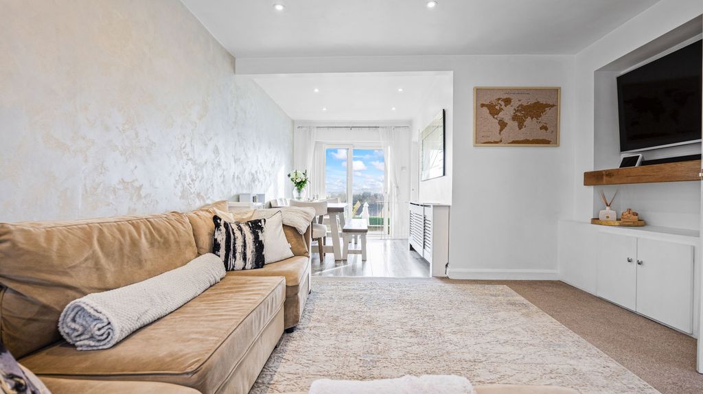 Property photo 3 of 31