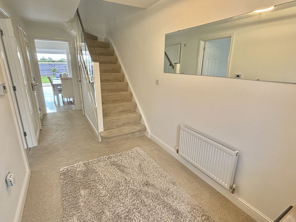 Property photo 3 of 22 Entrance Hall