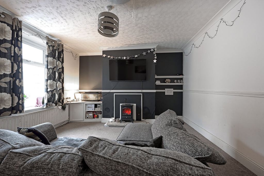 Property photo 3 of 10 3705029