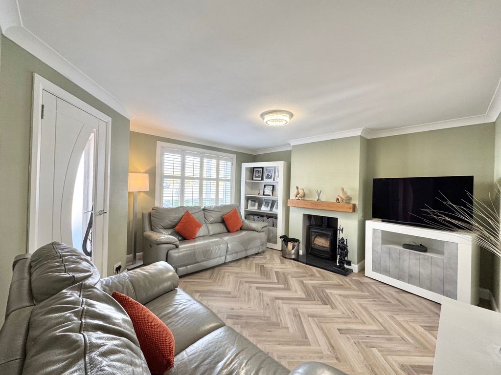 Property photo 2 of 21 Whitlees Court, Ardrossan Lounge