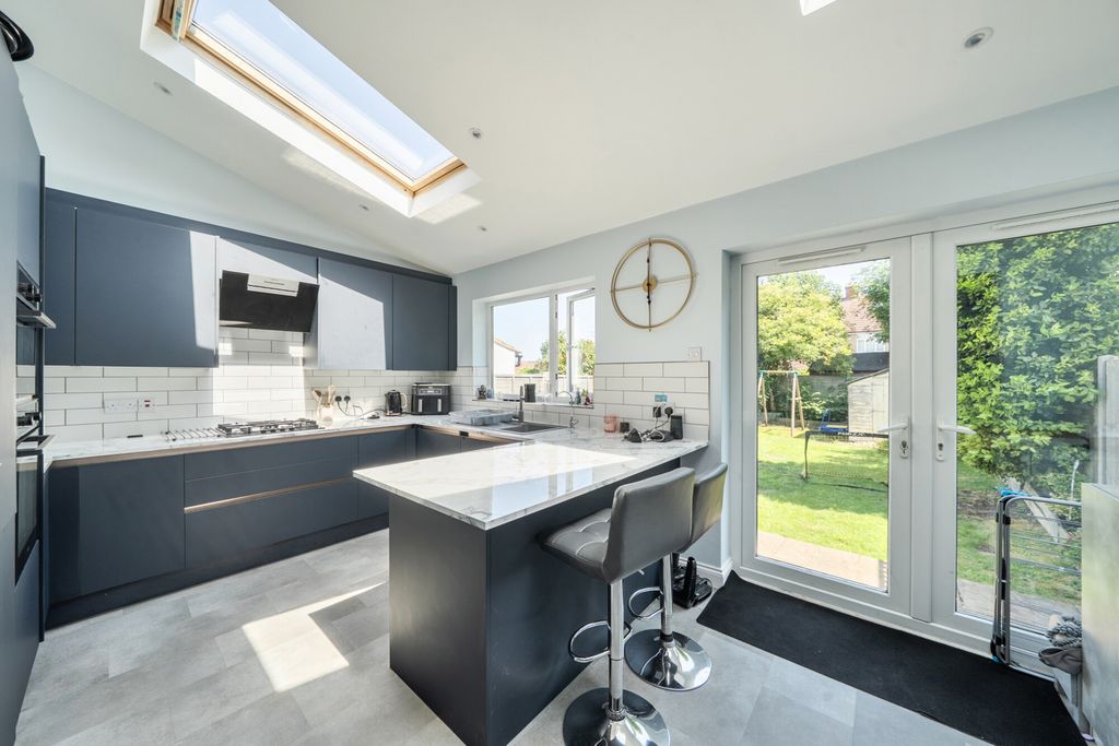 Property photo 2 of 20 1481571-10-6A3948...