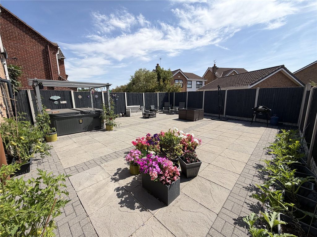 Property photo 2 of 15 Gardens