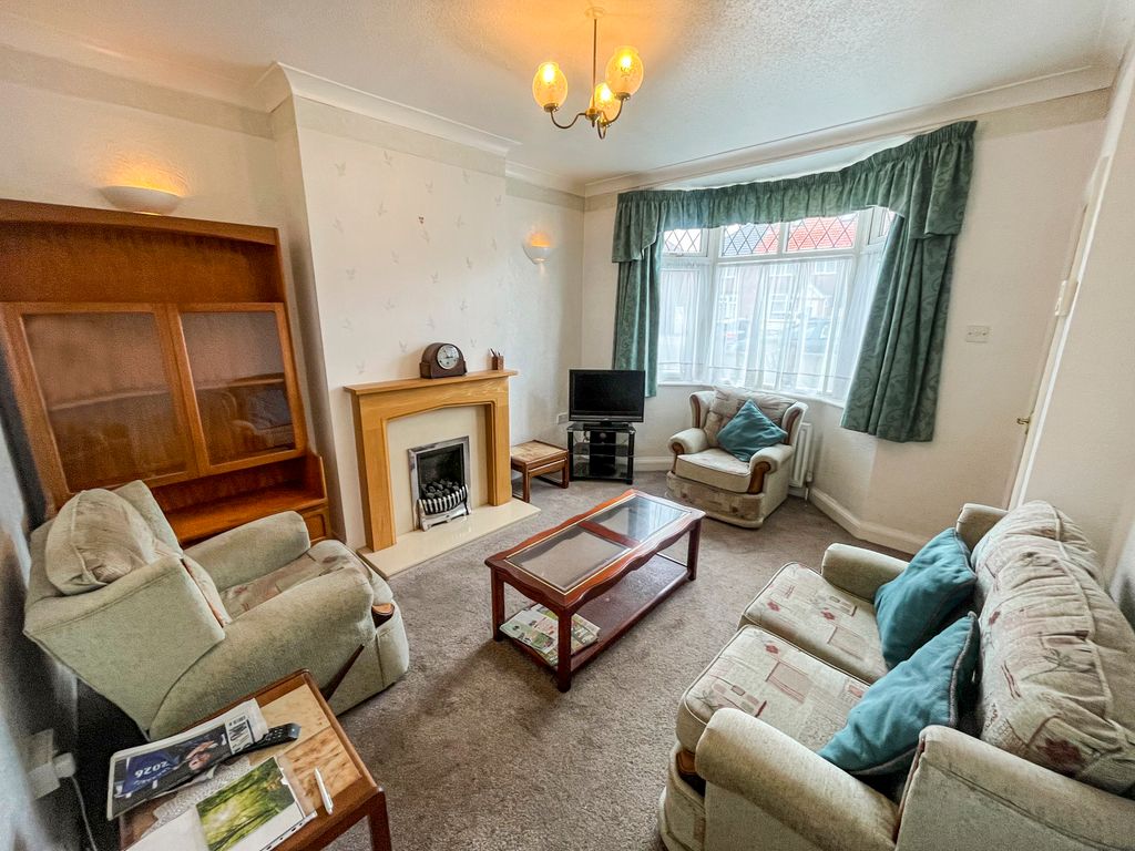 Property photo 2 of 10 Lounge