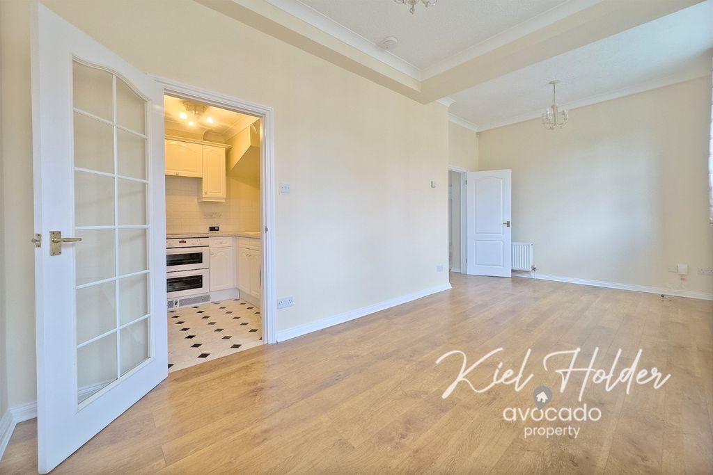 Property photo 3 of 17 3918708
