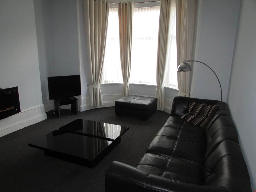 Property photo 2 of 11 Lounge