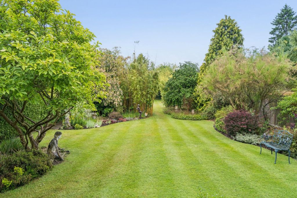 Property photo 3 of 27 Garden
