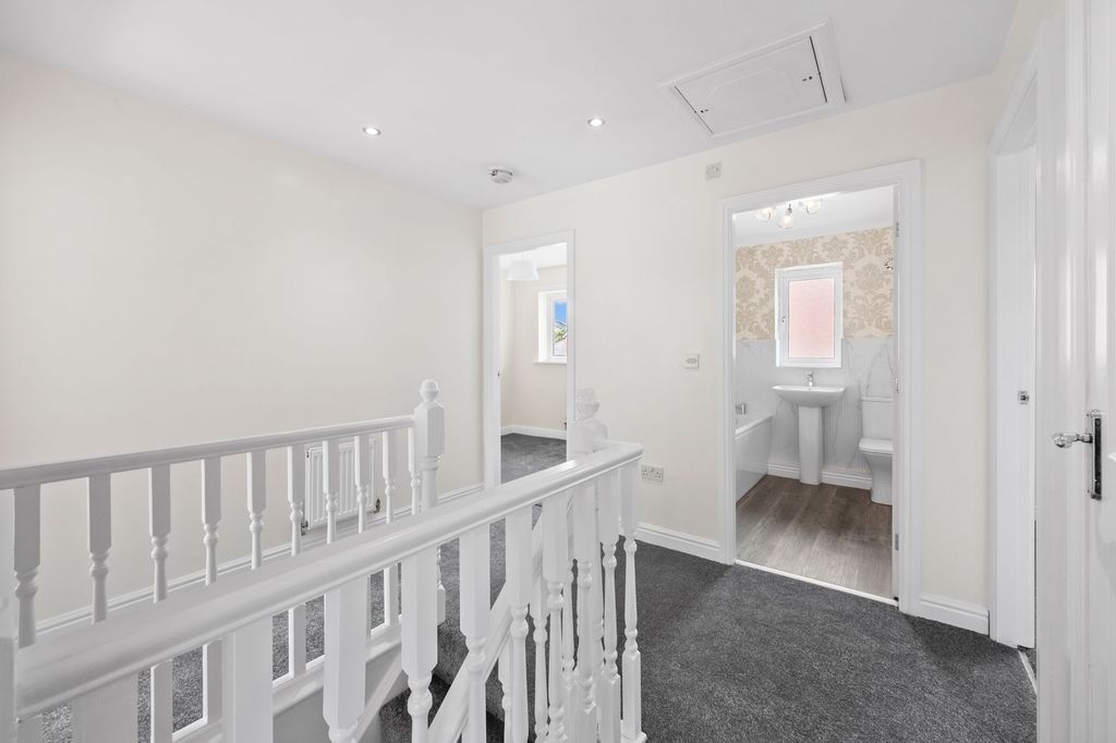 Property photo 3 of 44