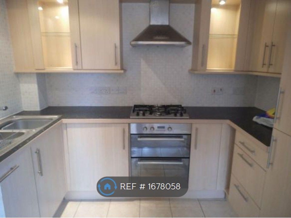 Property photo 2 of 6 Kitchen