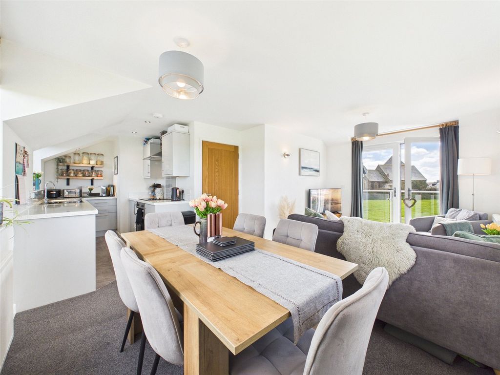 Property photo 2 of 16 Picture No. 11