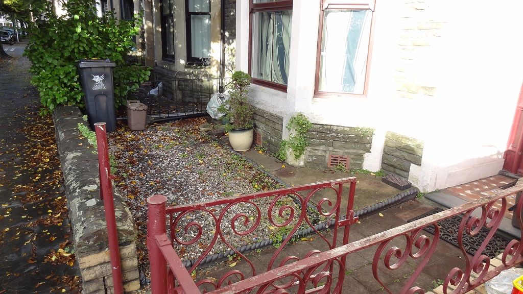 Property photo 2 of 23 Front Garden