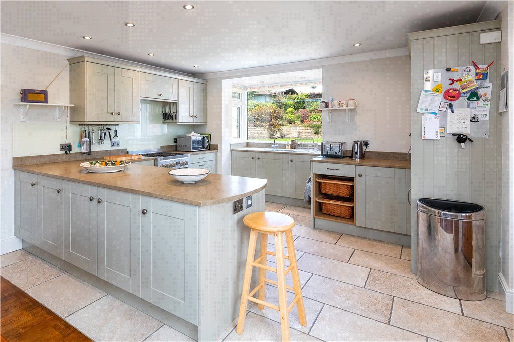 Property photo 2 of 25 Dining Kitchen