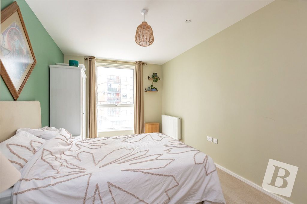 Property photo 2 of 24 Bedroom