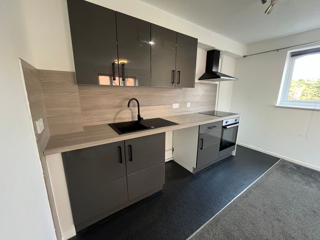 Property photo 3 of 10 Bedroom 3