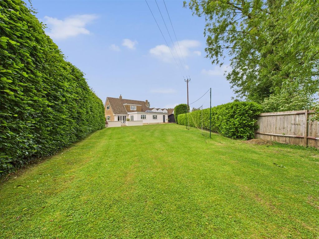 Property photo 2 of 18 Garden