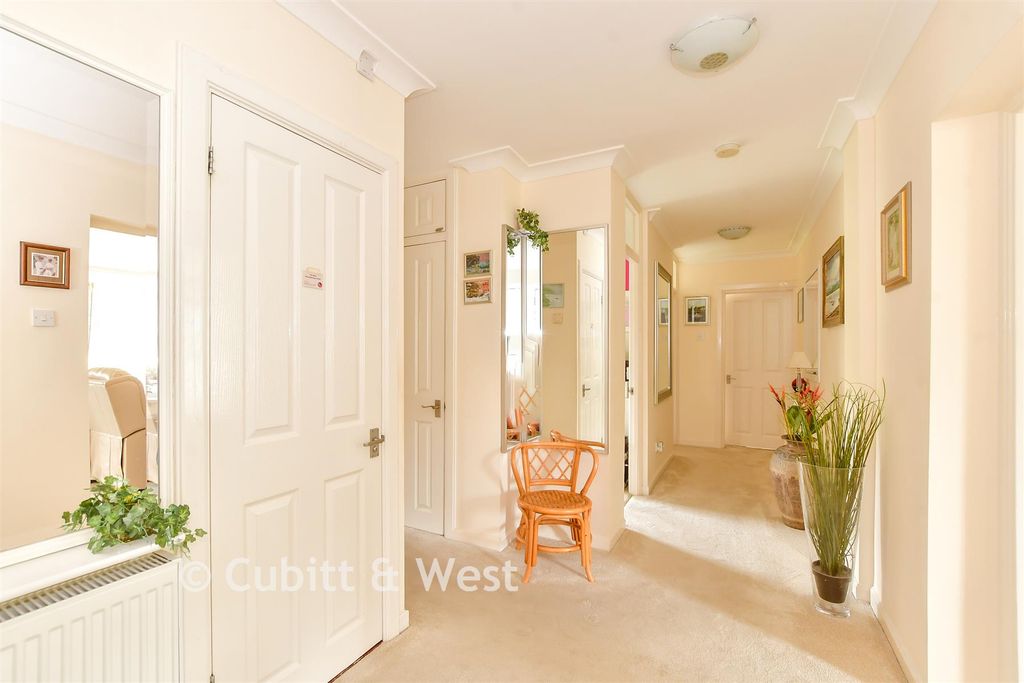 Property photo 3 of 14 Hallway