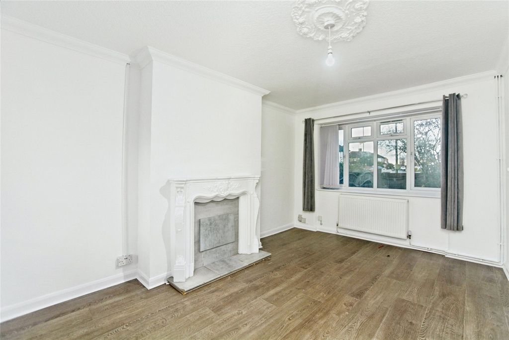 Property photo 2 of 17 Picture No. 32