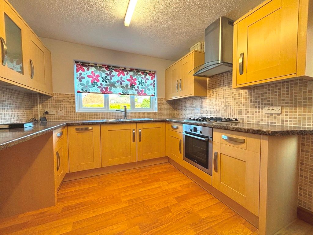 Property photo 2 of 11 Kitchen