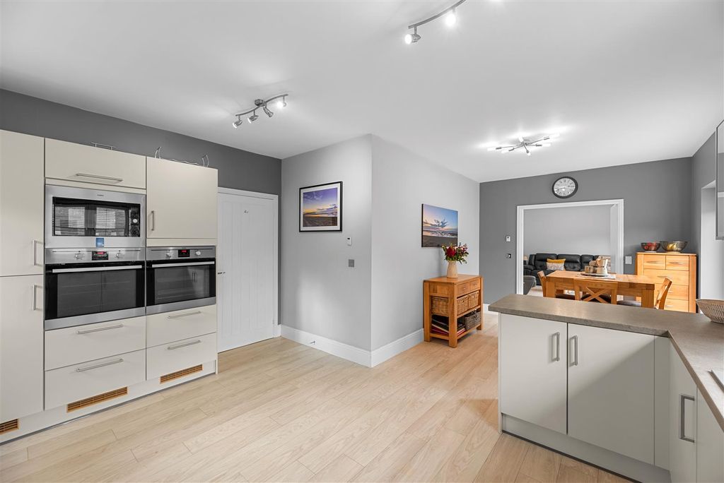 Property photo 2 of 34 Kitchen/Dining Room
