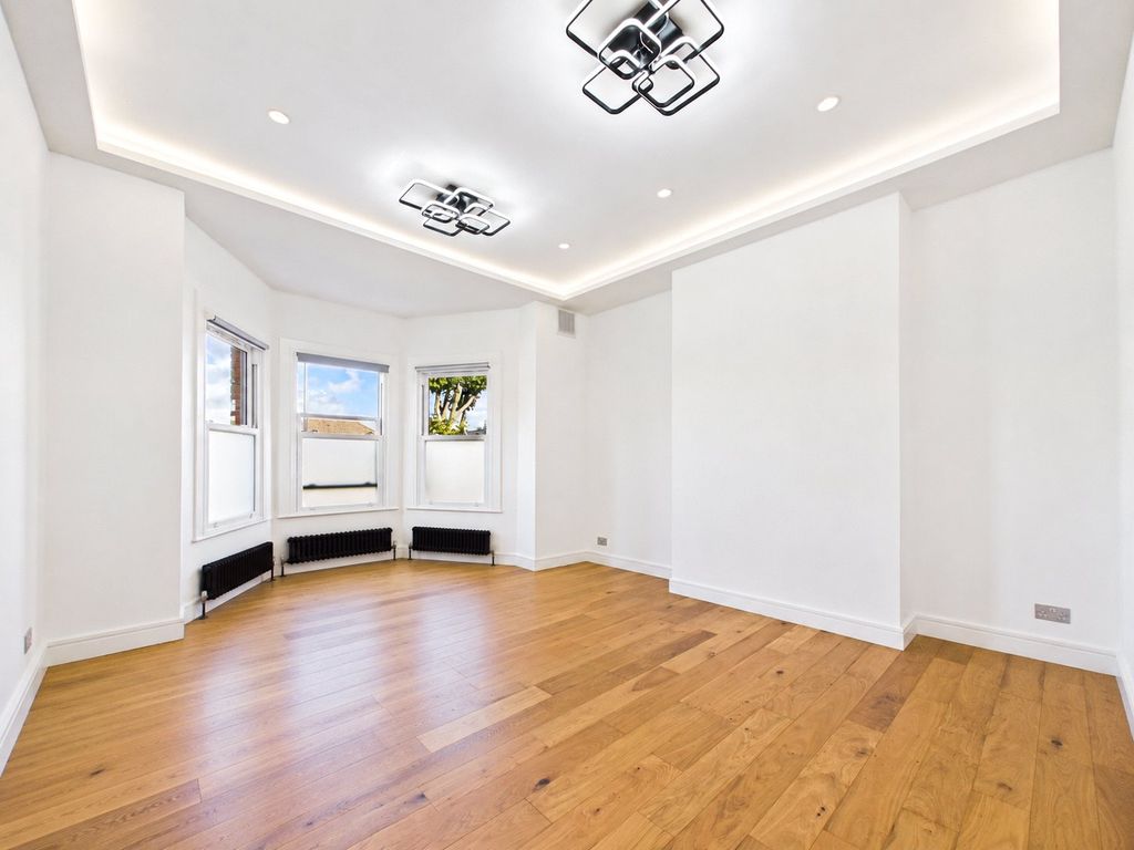 Property photo 2 of 8 Picture No. 06Https: