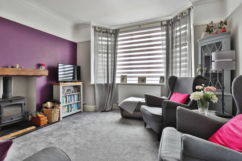 Property photo 3 of 16 Photo