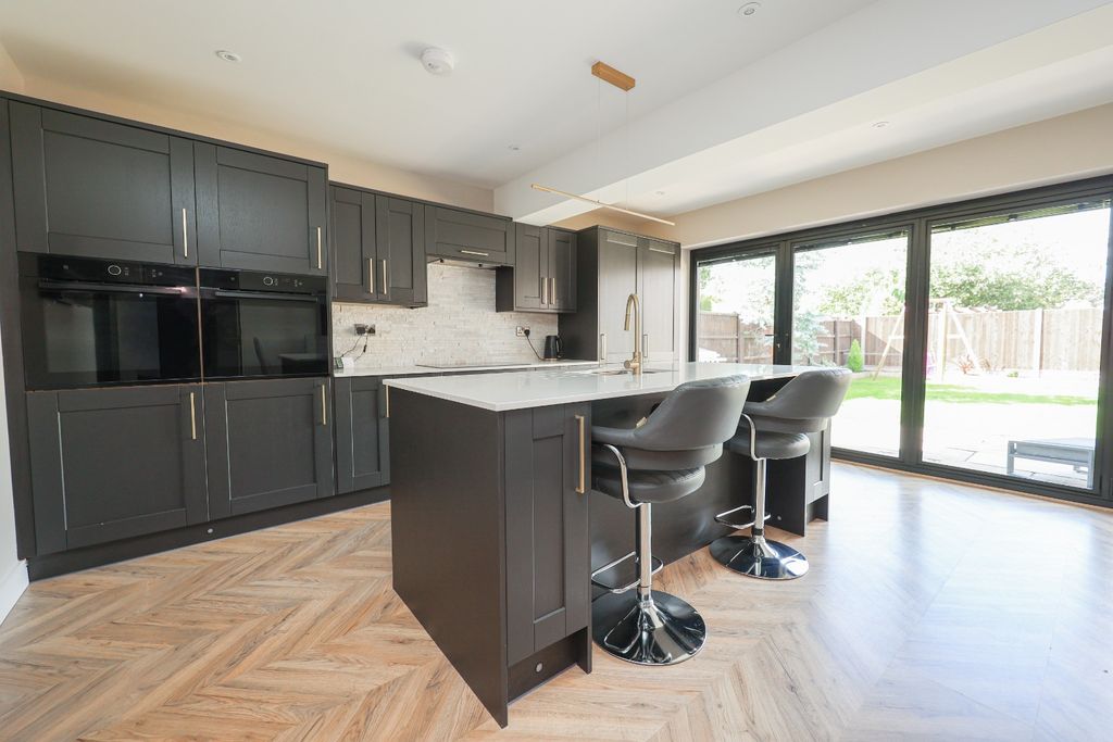 Property photo 2 of 30 5552511