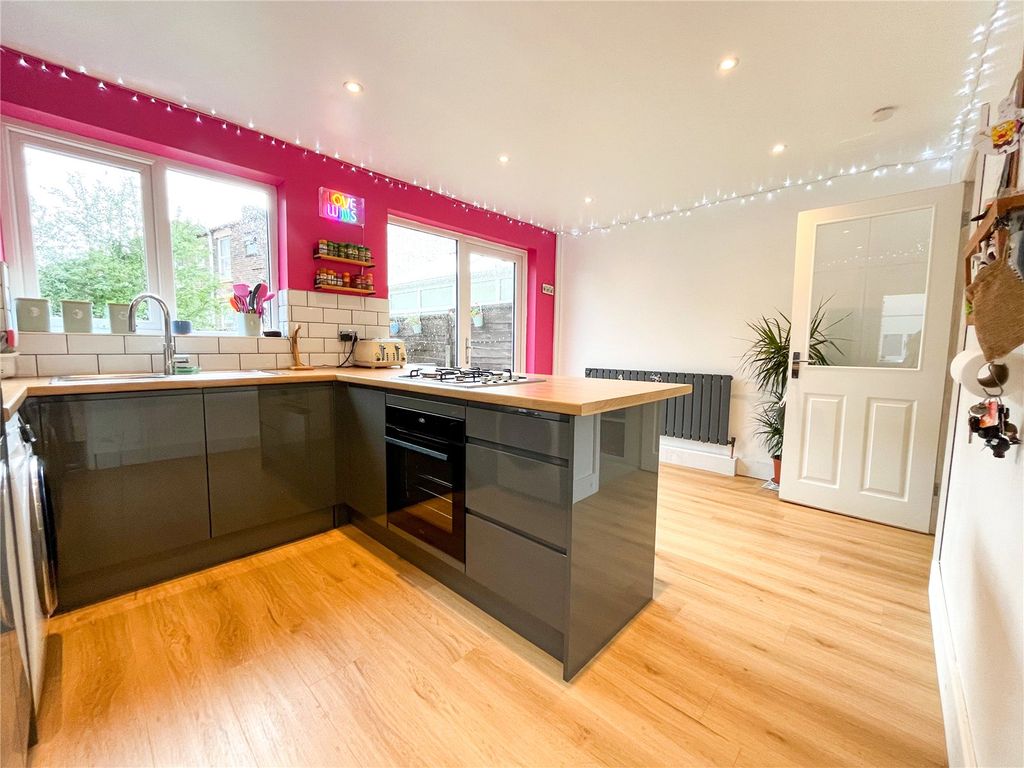 Property photo 3 of 16 Kitchen Diner