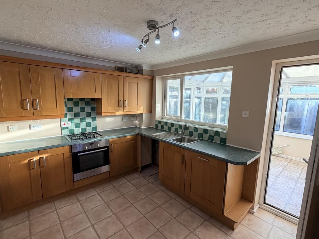 Property photo 3 of 8 Kitchen