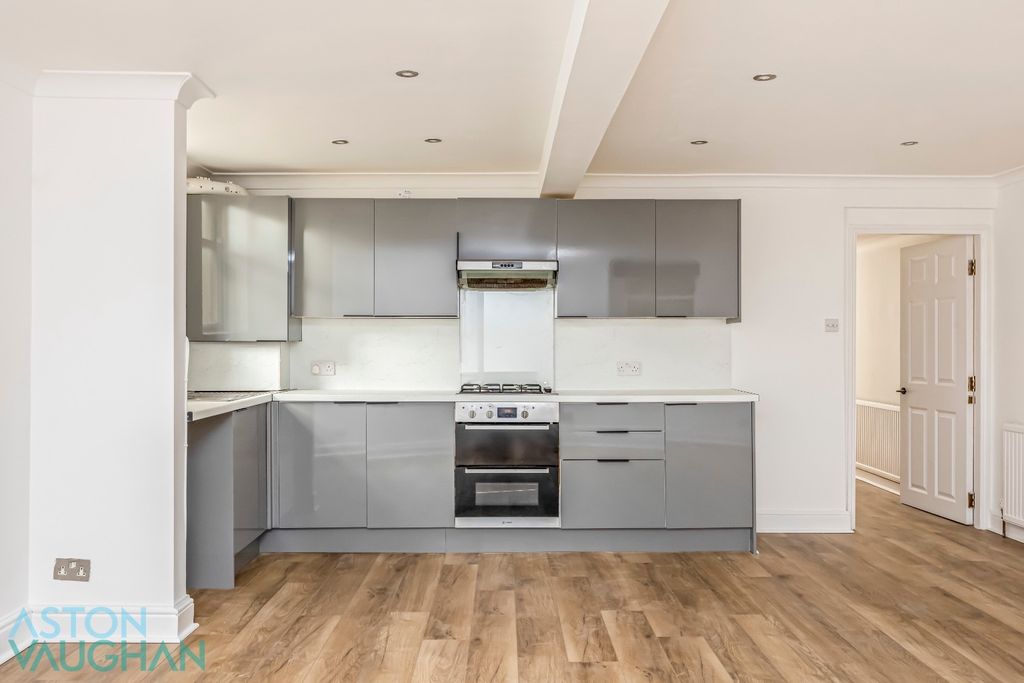 Property photo 2 of 17 4605551