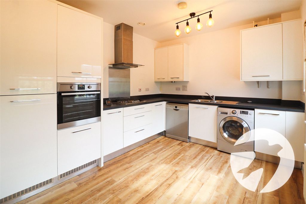 Property photo 2 of 12 Picture No. 18