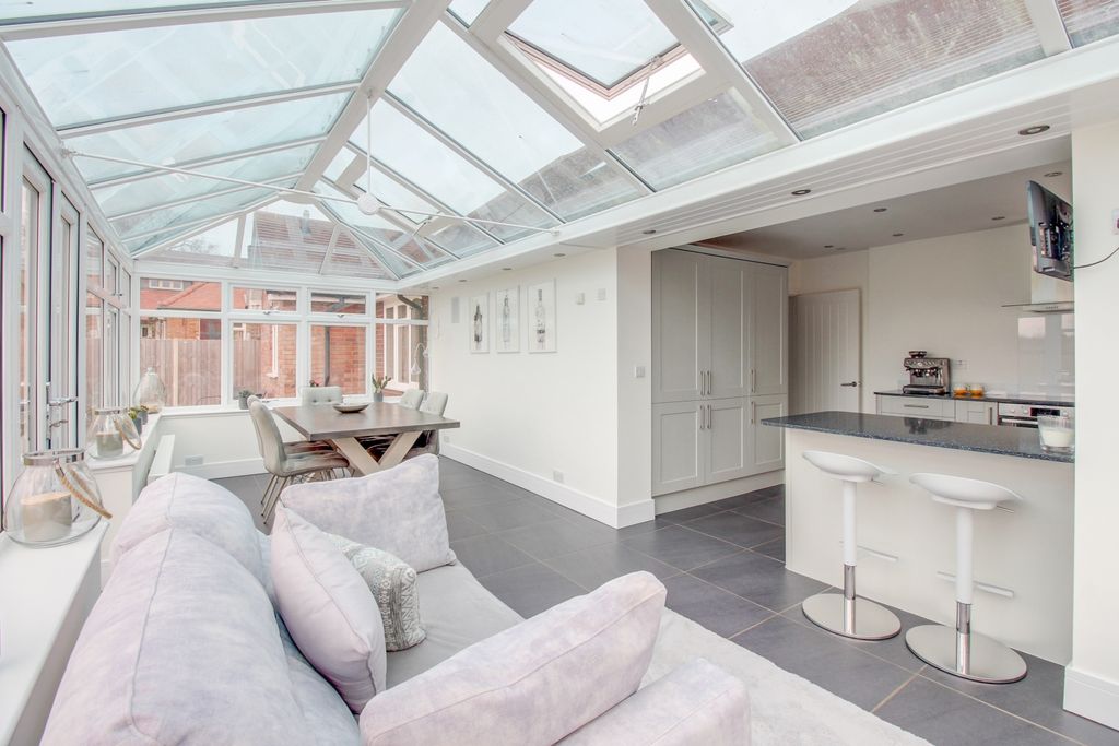 Property photo 3 of 19 Kitchen Diner