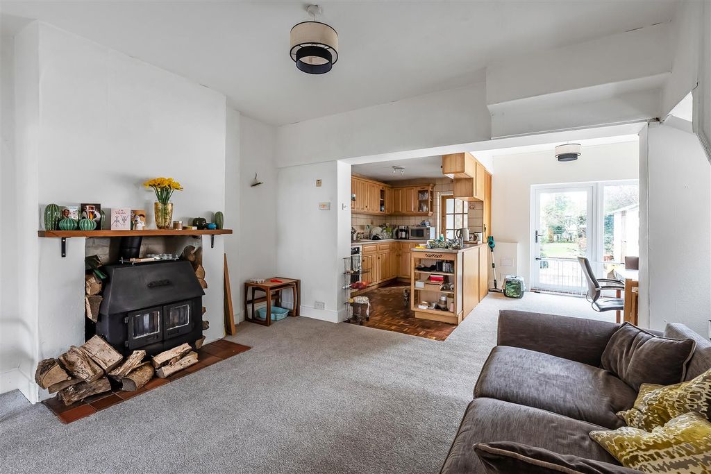 Property photo 3 of 19 8-Glebe-Road-7.Jpg