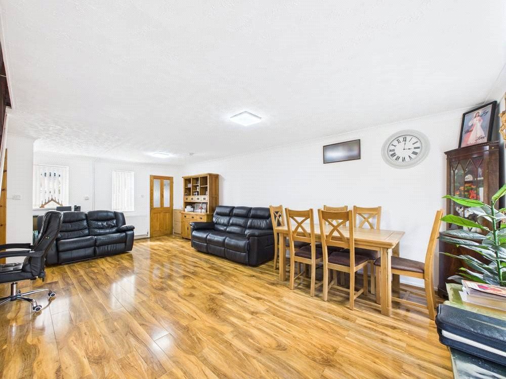 Property photo 2 of 23 Picture No. 21